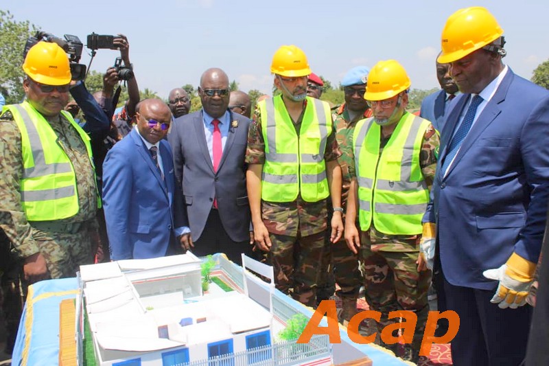 Le président Touadera préside la cérémonie de pose de première pierre de construction d'une clinique communautaire au camp KassaÏ