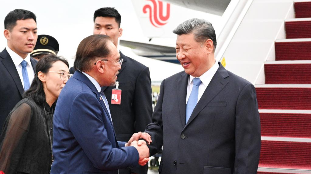 ​Xi Jinping arrive à Kuala Lumpur pour une visite d'État en Malaisie