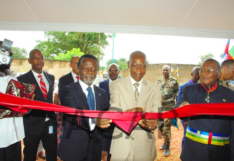 Onanga-Anyanga remet les clefs de la Mairie du 2ème Arrondissement de Bangui aux autorités municipales
