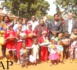 Deux cent cinquante enfants déplacés à Bangui reçoivent des jouets pour la fête de Noël