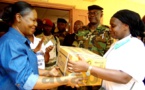 Marguerite Touadéra remet un lot de médicaments à l’Association centrafricaine des épouses de militaires 