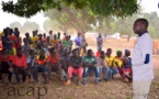 Les habitants de Koursou accueillent l'équipe d’information sur les critères d’éligibilité du DDRR 