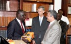 Le ministre de la Santé Publique Jean Michel Mandaba  réceptionne un lot de matériels informatiques