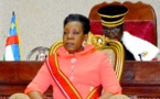 Le Chef de l’Etat de la transition Catherine Samba-Panza  demande aux combattants des ex-séléka et anti-balaka d’observer un comportement républicain.