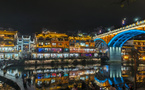 ​La vieille ville de Fenghuang aussi romantique que magique