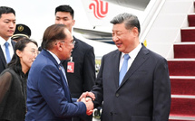 ​Xi Jinping arrive à Kuala Lumpur pour une visite d'État en Malaisie
