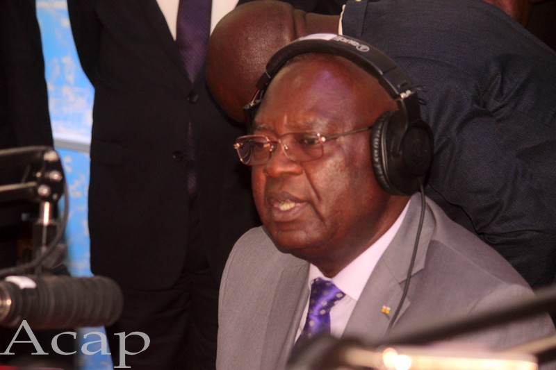 Le Premier-ministre Simplice Mathieu Sarandji s'adressant aux auditeurs depuis le studio A de Radio Centrafrique